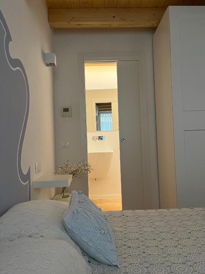La Piccola Casa Al Lago - Intera Casa Con 3 Camere E 2 Box Salò Kültér fotó