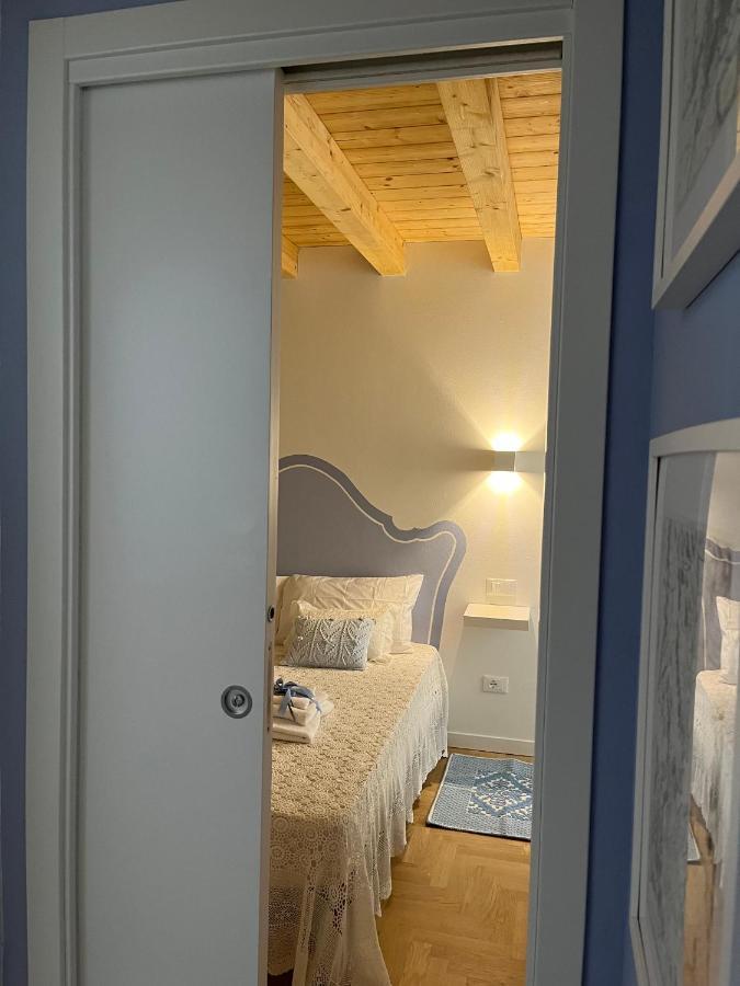 La Piccola Casa Al Lago - Intera Casa Con 3 Camere E 2 Box Salò Kültér fotó