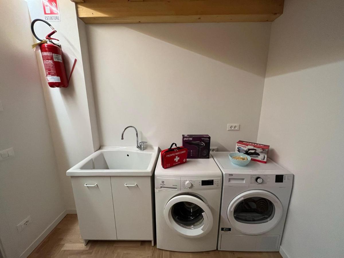 La Piccola Casa Al Lago - Intera Casa Con 3 Camere E 2 Box Salò Kültér fotó