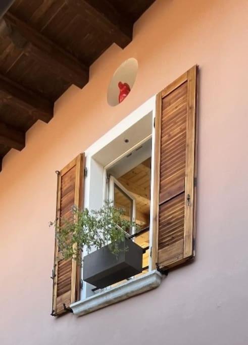 La Piccola Casa Al Lago - Intera Casa Con 3 Camere E 2 Box Salò Kültér fotó