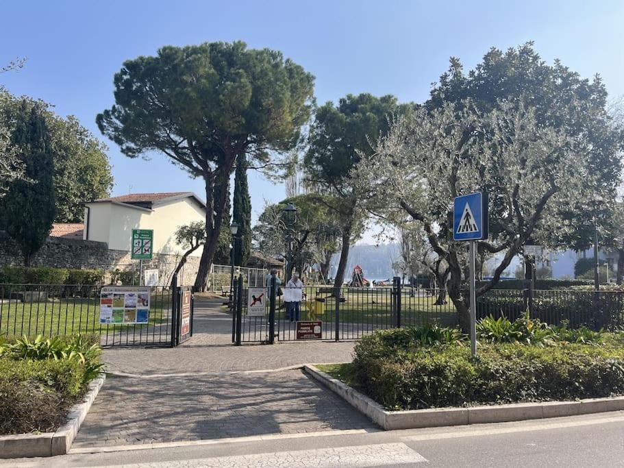 La Piccola Casa Al Lago - Intera Casa Con 3 Camere E 2 Box Salò Kültér fotó