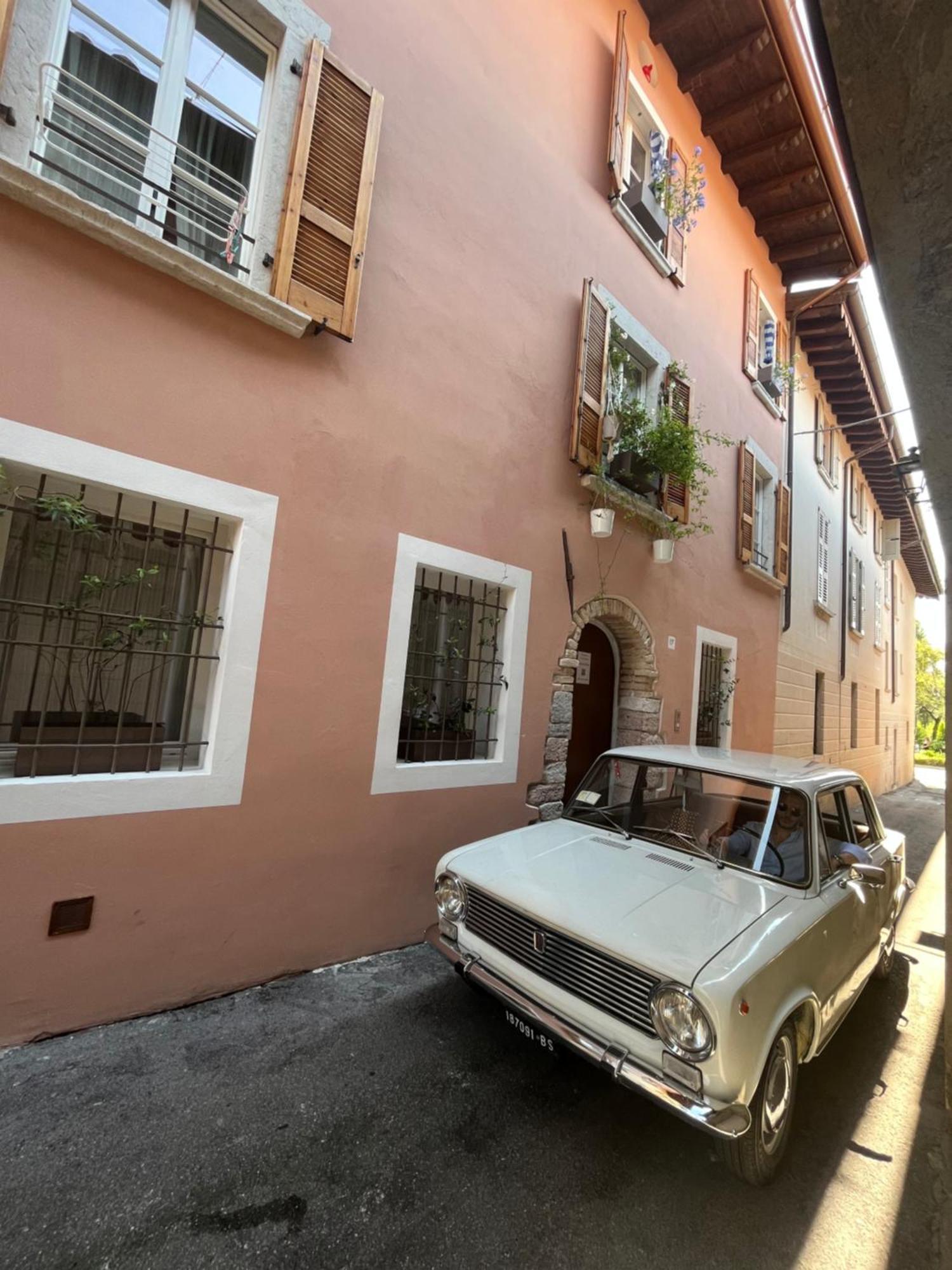 La Piccola Casa Al Lago - Intera Casa Con 3 Camere E 2 Box Salò Kültér fotó